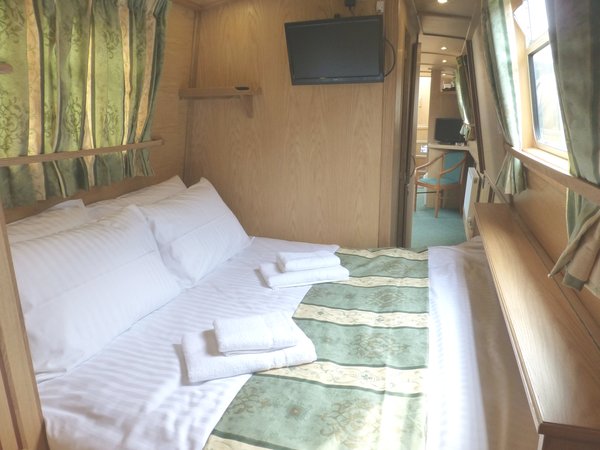  Cross Bed Made Up 